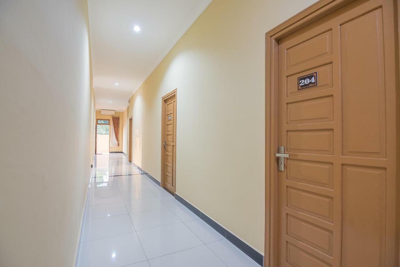 Reddoorz Plus Near Syamsudin Noor Airport 3 Banjarbaru Exteriör bild