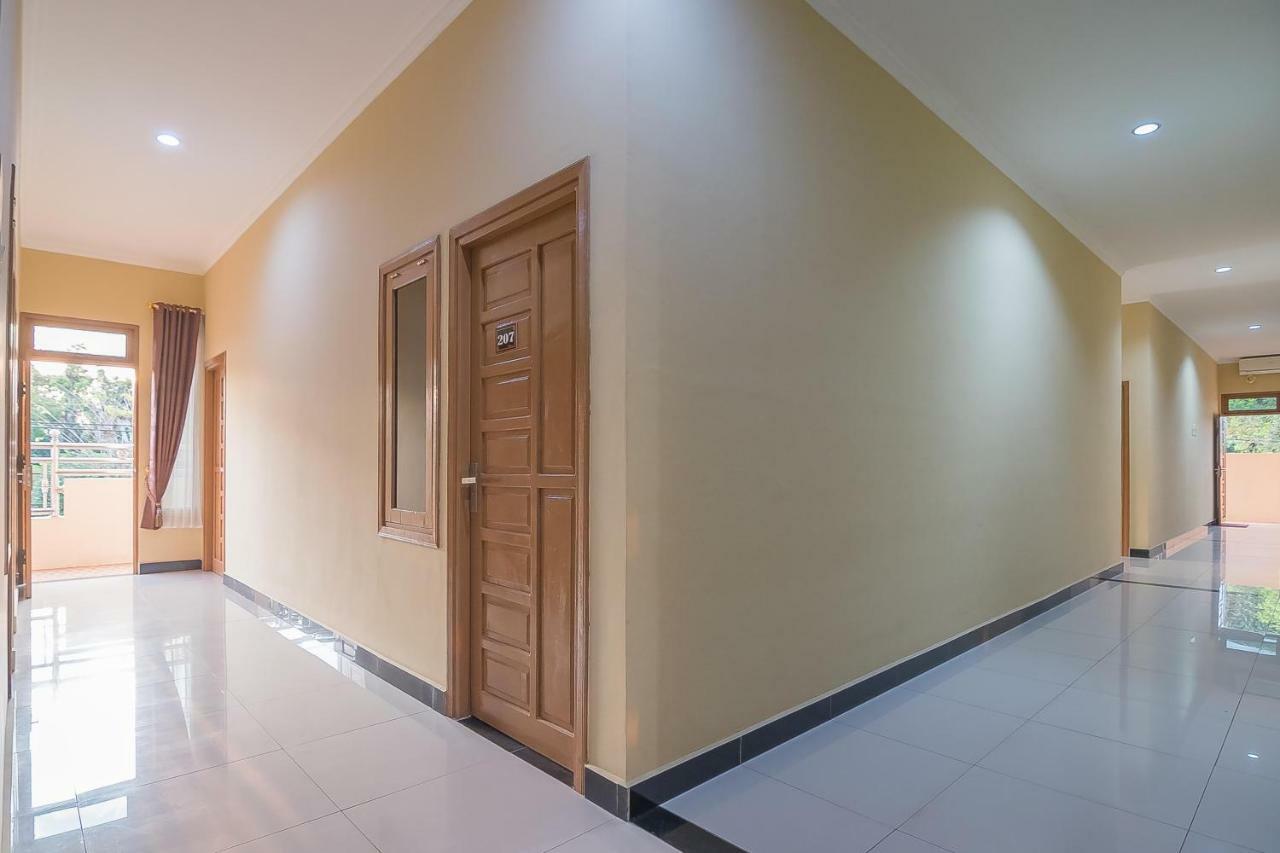 Reddoorz Plus Near Syamsudin Noor Airport 3 Banjarbaru Exteriör bild