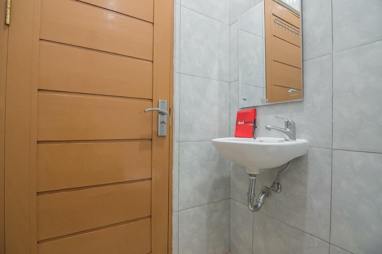 Reddoorz Plus Near Syamsudin Noor Airport 3 Banjarbaru Rum bild
